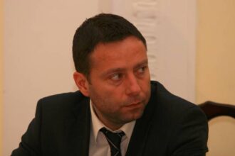 valentin preda fost consilier al lui radu mazare va construi un bloc pe strada oborului 689f128617514