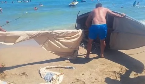velier cu 3 turisti la bord rasturnat in largul statiunii eforiei nord 68a1df4d243bd