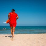 venus turist incatusat dupa ce a intrat in mare ignorand steagul rosu iata ce amenda a primit 68a8514d8307f
