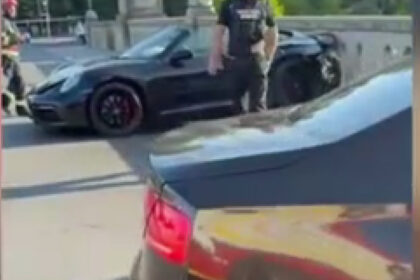 video accidentul de pe podul din timisoara produs intentionat in urma unei rafuieli intre clanuri unul dintre soferi a fost retinut 6898bd0cd2811
