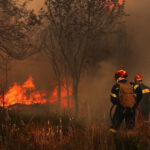 video aproape 50 de incendii au izbucnit in grecia in ultimele doua zile 40 de pompieri romani ii ajuta pe salvatorii eleni in attica 6890bb8bb45ef