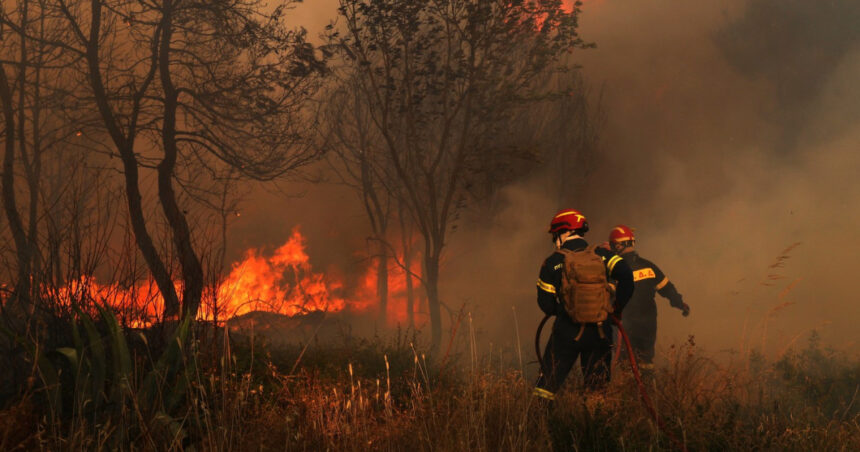 video aproape 50 de incendii au izbucnit in grecia in ultimele doua zile 40 de pompieri romani ii ajuta pe salvatorii eleni in attica 6890bb8bb45ef