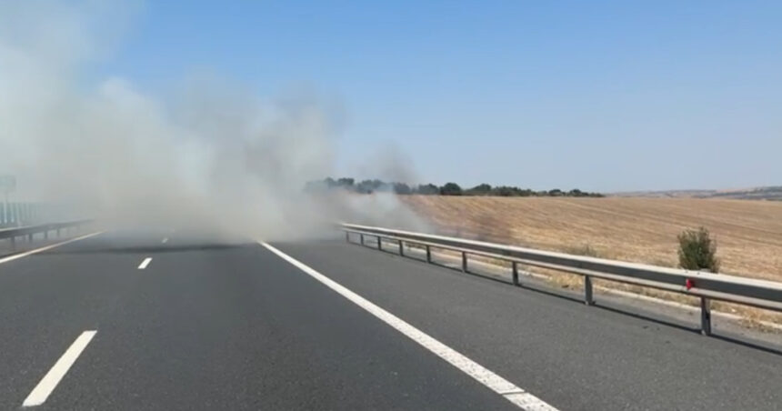 video autostrada soarelui inchisa din cauza unui incendiu de vegetatie traficul catre bucuresti a fost deviat 6899d407262e2