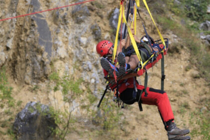 video avertisment de la salvamont creste numarul apelurilor de la turisti cu simptome de infarct recomandari pentru drumetiile pe canicula 68a1ae47ede92