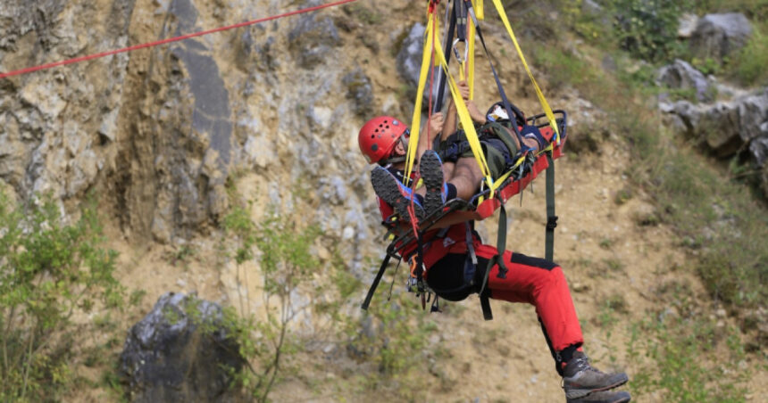 video avertisment de la salvamont creste numarul apelurilor de la turisti cu simptome de infarct recomandari pentru drumetiile pe canicula 68a1ae47ede92