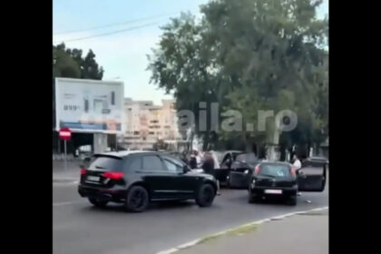video bataie cu sabii si topoare in trafic in braila politistii ii cauta pe agresori scenele socante au fost filmate de martori 68a5b6dd0e4db