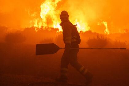 video canicula topeste sudul europei incendii de vegetatie in spania unde doua persoane au murit un localnic a decedat in franta 689c65f8a20f3