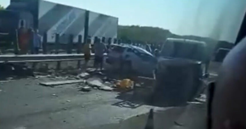 video carambol cu sapte masini pe autostrada soarelui doua persoane ranite traficul spre constanta este blocat 68999e98de1e2