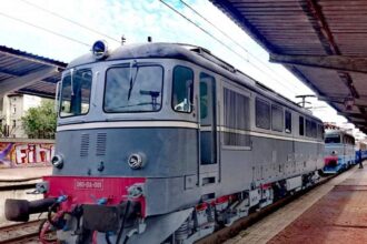 video cfr calatori precizari oficiale in cazul trenurilor cu intarzieri de pana la 200 de minute calatorii mutati intr un alt tren spun martorii 689efbacb3f91