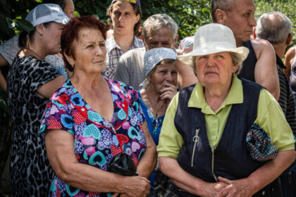 video cozi uriase la apa in donbas sase orase raman fara alimentare iar oamenii acuza autoritatile ruse ca ii forteaza sa cumpere 68afe52e144bb