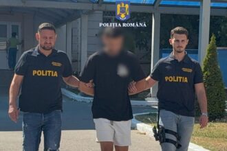 video el este individul care a sechestrat doua tinere intr un apartament din constanta politistii au spart usa 68adb095e7d15
