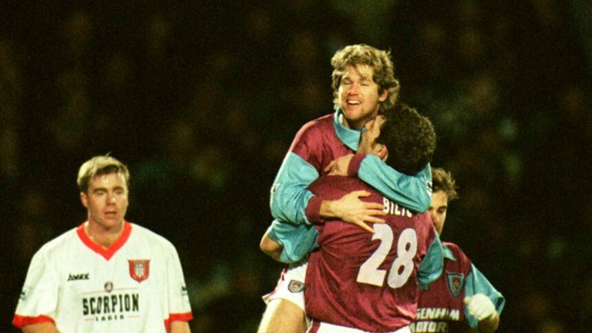 video exclusiv florin raducioiu si golul care a amutit anglia momentul de magie impotriva lui manchester united in premier league 689240a1dce84