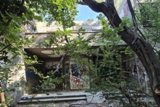 video galerie foto confort urban blocheaza accesul in fosta cresa nr 6 din inel ii pana la demolarea ei 688c01a599a92