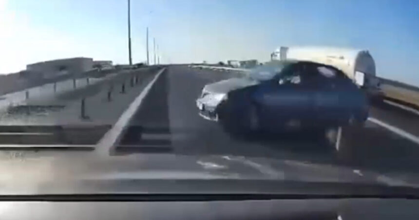 video gest inconstient pe autostrada a1 un sofer a tras brusc de volan pentru a intoarce si a lovit o alta masina 6897693f3d2f5