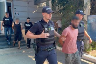 video hoti prinsi in timp record dupa ce au furat dintr un hotel din eforie bani si ceasuri 68a6fa35425ea