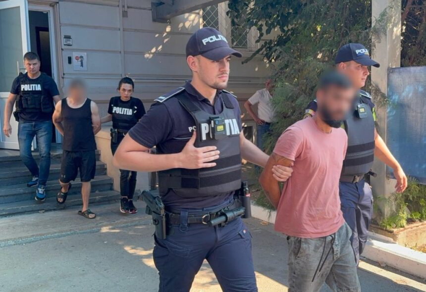 video hoti prinsi in timp record dupa ce au furat dintr un hotel din eforie bani si ceasuri 68a6fa35425ea