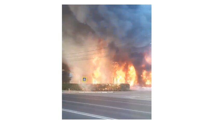 video incendiu de proportii in zona bellagio din mamaia fumul negru se vede de pe plaja 6894d415afe1c