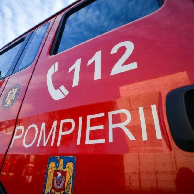 video incendiu puternic la chilia veche 60 de tone de apa lansate din doua elicoptere black hawk 6894e929e7a21