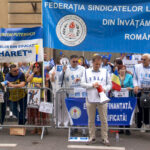 video inceputul de an scolar sub semnul intrebarii profesorii protesteaza in fata ministerului educatiei care sunt nemultumirile lor 68ac275e8c194