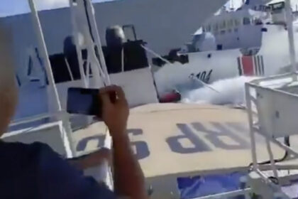 video incident maritim doua nave militare ale chinei s au ciocnit in timp ce urmareau un vas filipinez in apele disputate din sudul tarii 68999e4fb6e4f
