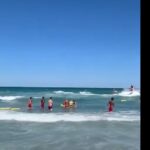 video interventie contra cronometru pe plaja gloria din eforie salvamarii se lupta sa salveze din valuri o familie de turisti 68a0869823aea