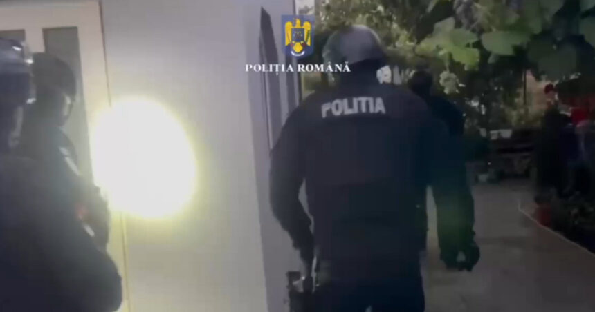 video jaf de proportii in capitala seif cu bunuri in valoare de 20 000 de euro spart cu unelte improvizate 689dc687544b8