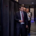 video ministrul economiei anunta ca a gasit nereguli de numire in companii de stat mai tineti minte diavolul de care va spuneam clasa politica isi ingroasa buzunarele in timp ce romanilor li se pun 68a710c71fc40
