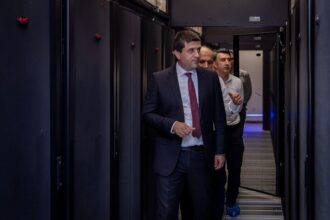 video ministrul economiei anunta ca a gasit nereguli de numire in companii de stat mai tineti minte diavolul de care va spuneam clasa politica isi ingroasa buzunarele in timp ce romanilor li se pun 68a710c71fc40