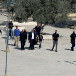 video ministrul israelian de extrema dreapta itamar ben gvir s a rugat in complexul moscheei al aqsa incalcand o regula veche de decenii 688f38d87daf3