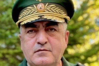 video momentul in care masina generalului rus esedulla abacev a fost vizata de ucraineni in regiunea kursk comandantul a fost grav ranit 68a5d0acd32fb