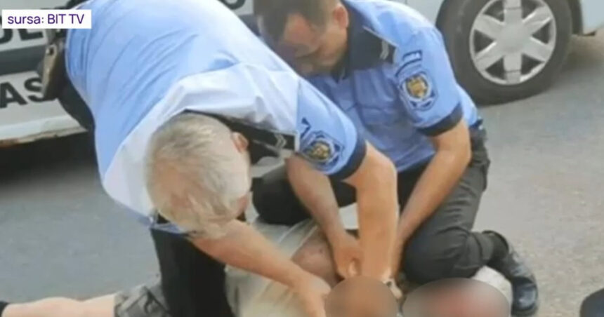 video momentul in care un barbat de 70 de ani e pus la pamant de politia locala din pascani i s a facut rau si a ajuns la spital 68a6fa06d39f1