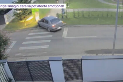 video momentul in care un barbat intra cu masina pe aleile pietonale dintr un parc in urmarirea unor biciclisti 688cf62ebb211
