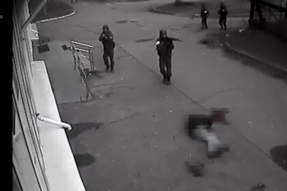 video momentul in care un civil din bucea este executat in strada de catre rusi urmeaza jefuirea unui magazin vladimir putin provocari 689390ffb075a