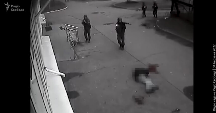 video momentul in care un civil din bucea este executat in strada de catre rusi urmeaza jefuirea unui magazin vladimir putin provocari 689390ffb075a