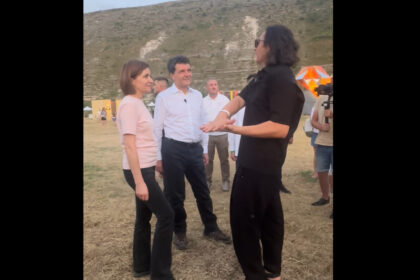 video nicusor dan a participat alaturi de maia sandu la festivalul lupilor din republica moldova 68983ae487a8a