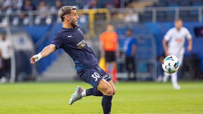 video nu e gluma vlad dragomir joaca acum atacant la pafos echipa calificata in play off ul champions league 689c784c1dce5