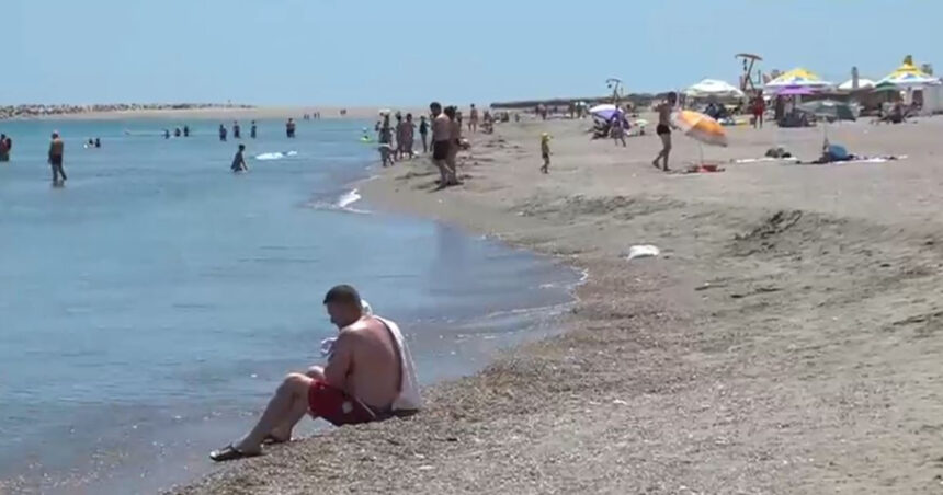 video pericolul din mare in plin sezon estival gropi adanci la doar cativa metri de mal ce spun autoritatile 68a4033d2b9cd