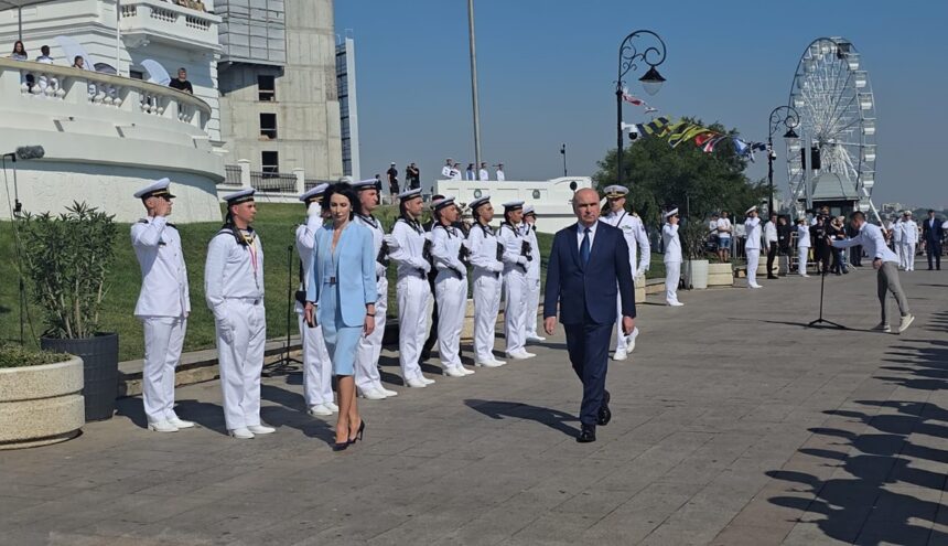 video premierul ilie bolojan huiduit la constanta de ziua marinei ce mesaj le a transmis constantenilor 689ef6cf29ed2