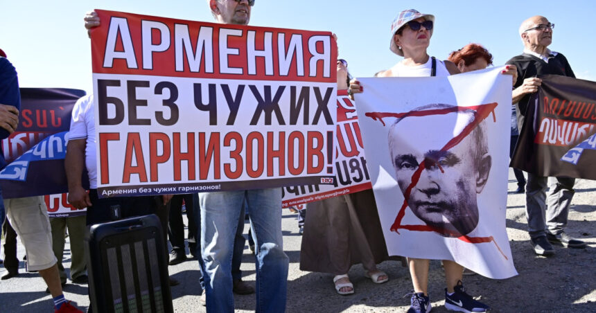 video proteste in armenia se cere retragerea rusilor din baza militara 102 de la gyumri 68aa11e611c25