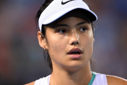 video reactia emmei raducanu la turneul de la cincinnati ce a facut jucatoarea de tenis dupa ce un copil a inceput sa planga in tribune 689b96d810319