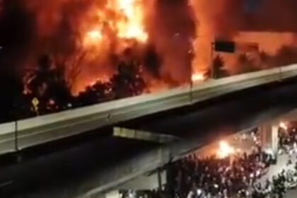 video trei persoane au murit intr un incendiu in timpul unei manifestatii in orasul makassar din indonezia 68b290741580d