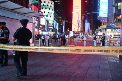 video un baiat de 17 ani a deschis focul in time square din new york trei persoane au fost ranite 689731b16bb64