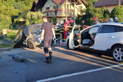 videofoto accident grav pe valea oltului un copil de 3 ani a murit sase persoane au ajuns la spital traficul este complet blocat 68aeb31744fd5