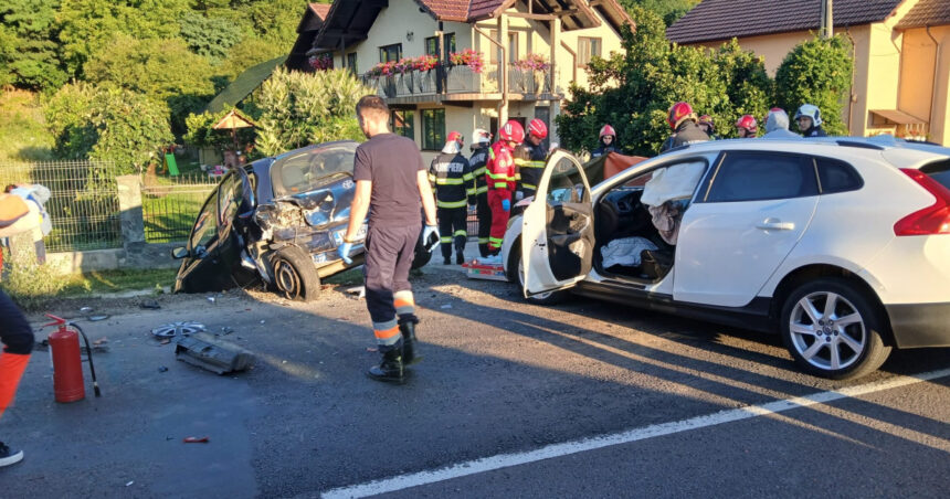 videofoto accident grav pe valea oltului un copil de 3 ani a murit sase persoane au ajuns la spital traficul este complet blocat 68aeb31744fd5