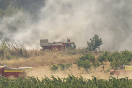 videofoto incendiul din sudul frantei a mistuit 16 000 de hectare un mort si 13 raniti intre care un pompier si o persoana sunt in stare grava 6894f2424f236