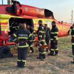 videofoto pompierii inca se lupta sa stinga incendiul de vegetatie din tulcea au aparut noi focare si intervin trei elicoptere black hawk 6894eb133cda7