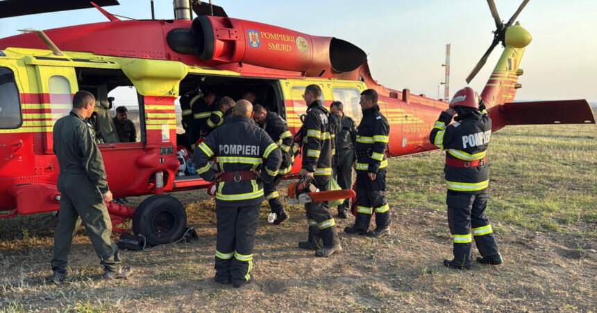 videofoto pompierii inca se lupta sa stinga incendiul de vegetatie din tulcea au aparut noi focare si intervin trei elicoptere black hawk 6894eb133cda7