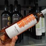 vinul zilei un pinot gris in editie ultra limitata notele sale amintesc de o gradina aromata si o livada de sfarsit de vara savuros alaturi de tartar de somon risotto cu sparanghel sau fructe de m 68a028faa040e