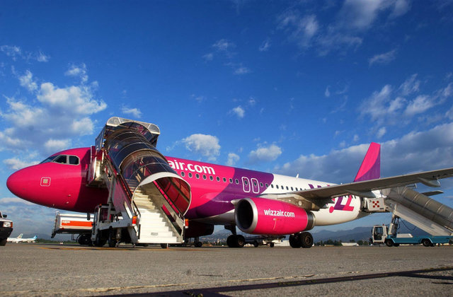 wizz air anunta extinderea la sibiu unde a primit ajutor de stat foto 68922133bf356