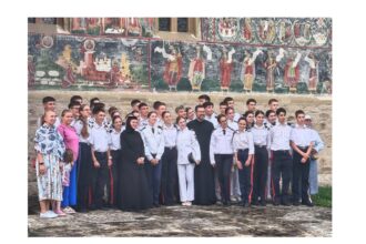 zece elevi de la colegiul militar alexandru ioan cuza din constanta recompensati cu o tabara de suflet la manastirea putna 689325427aa87